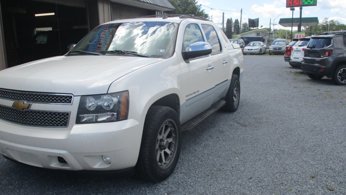 2012 Chevy Avalanche LTZ #04004